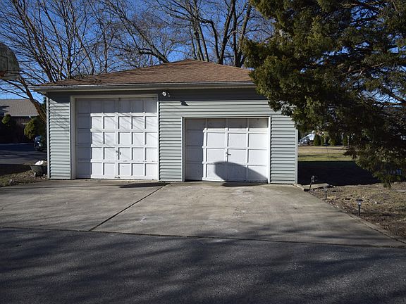 4th image of 5841 W 127th St