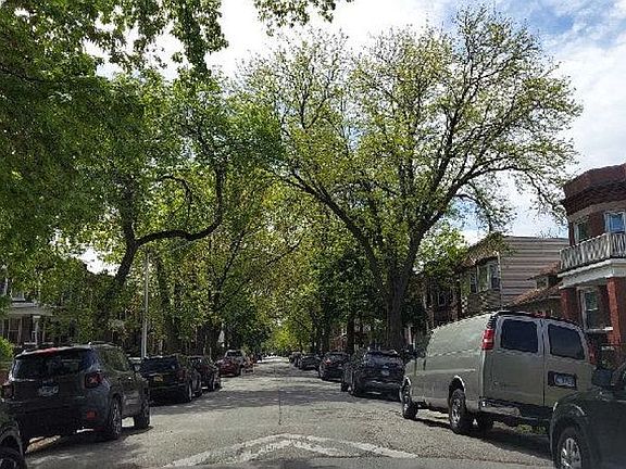 3rd image of 7324 S Dante Ave