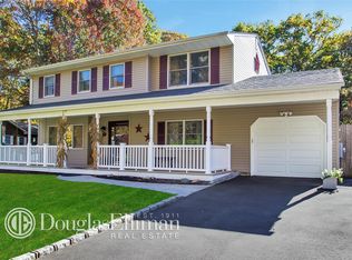 18 Rolling Hills Dr, Ridge, NY 11961