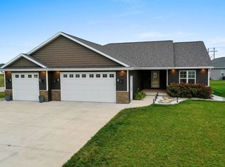 2834 W Fallen Oak Dr, Appleton, WI 54913