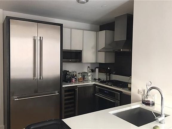 4th image of 247 W 46th St APT 1504