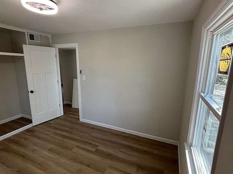 1703 N Valley Ave — Photo 49