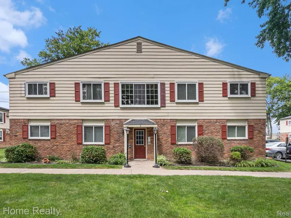 785 W Maple Rd, Clawson, MI 48017