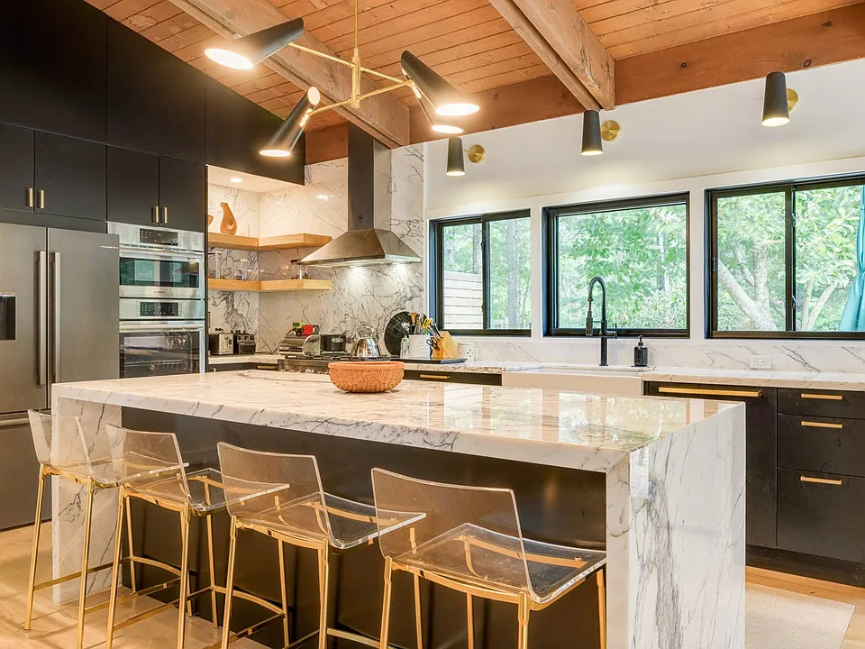 76 Peconic Hills Dr