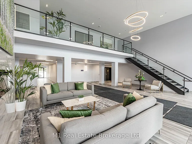 35 Kingsbury Sq #215 — Photo 4