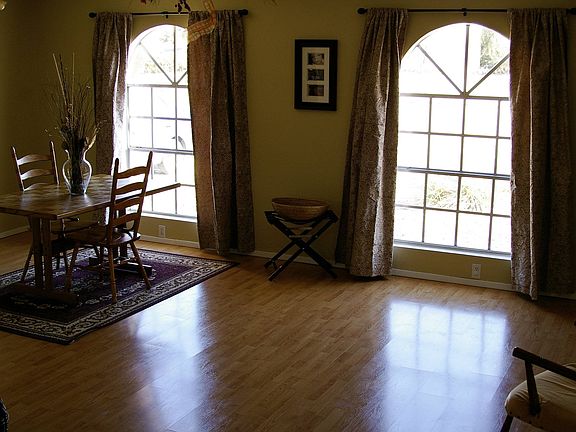 Dining room / Front room