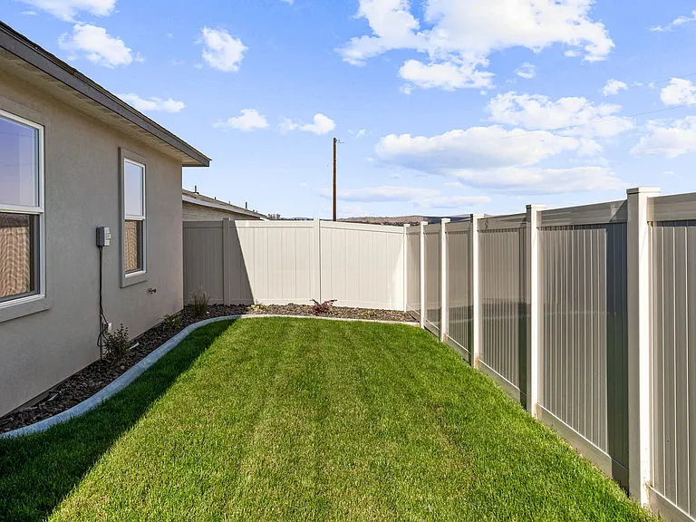 2515 S 47th Ave — Photo 24