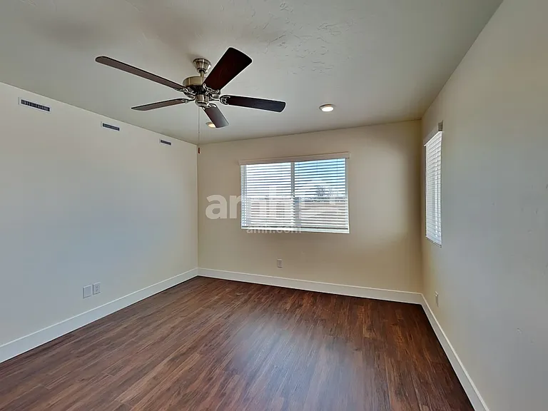 1389 E Ludlow Dr — Photo 10