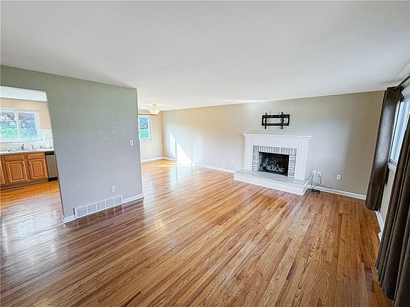 4th image of 542 Florence Dr