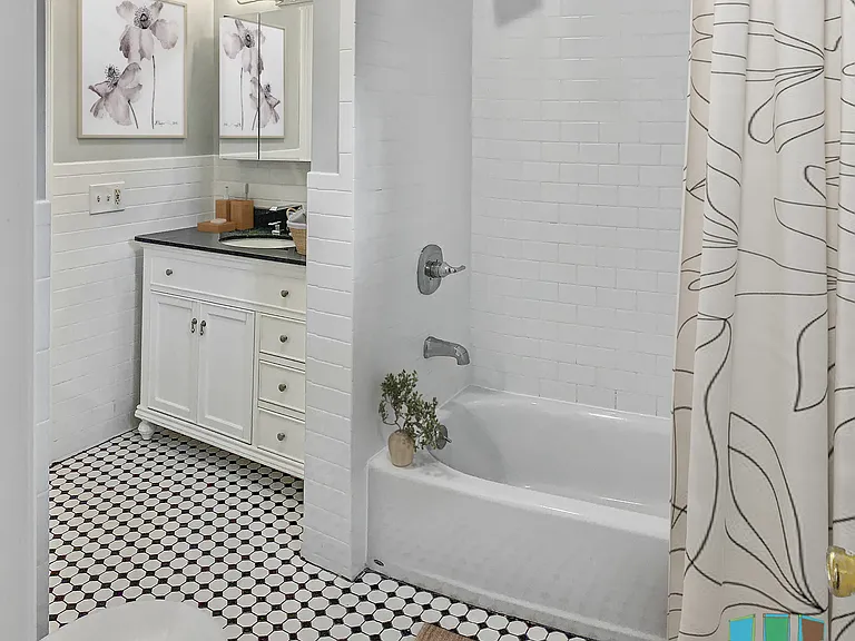 131 Hall St #1 — Photo 6