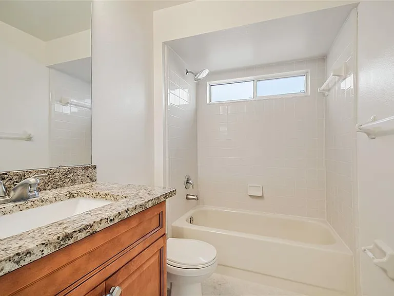 1542 Brook Hollow Dr — Photo 23