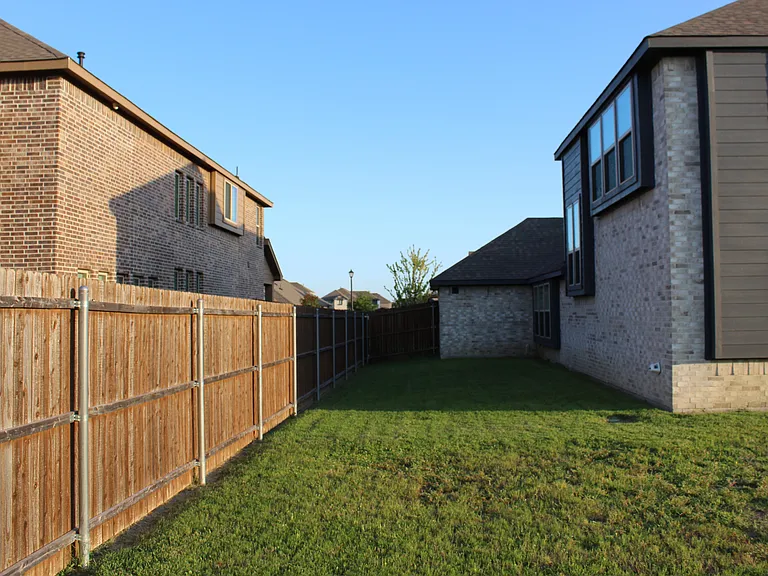 1221 Verheyden Dr — Photo 7