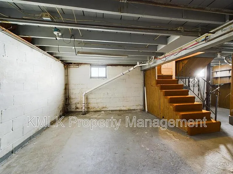 524 Allyn St — Photo 53