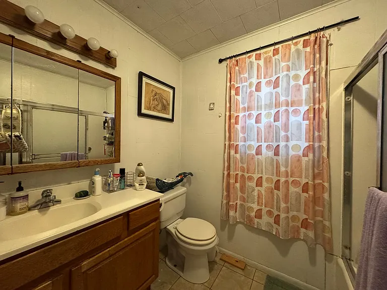 5 Bed 1.5 Bath in Fairhaven Close to Everything On a Bus Line — Photo 25