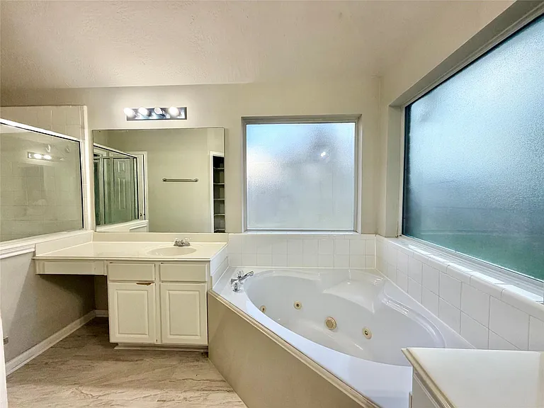 6827 Autumn Thistle Dr — Photo 17