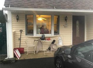 37 Bobolink Ln, Levittown, NY 11756