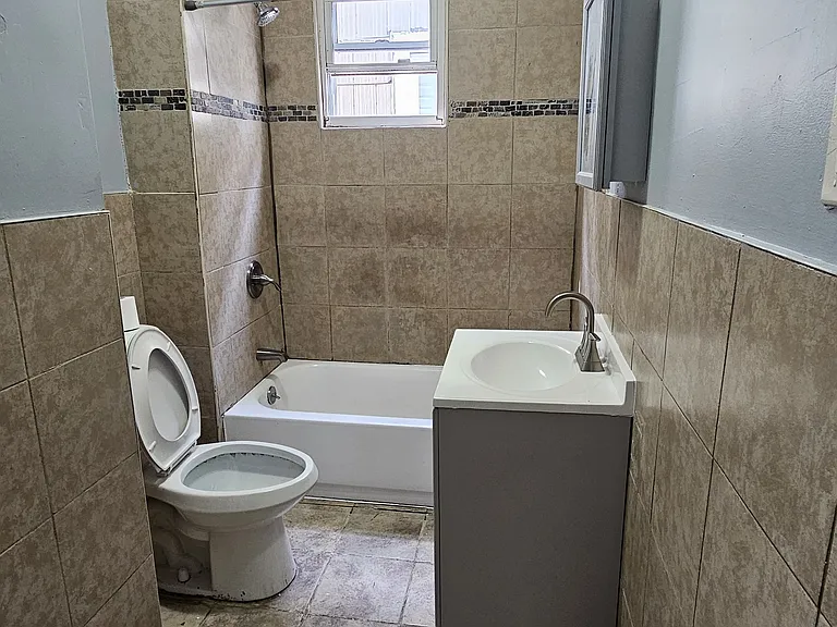 354-356 11th Ave #6 — Photo 7