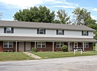 147 Village Dr, Carbondale, IL 62902