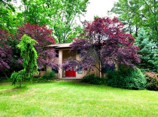 1044 Upper Ridge View Dr, East Stroudsburg, PA 18302