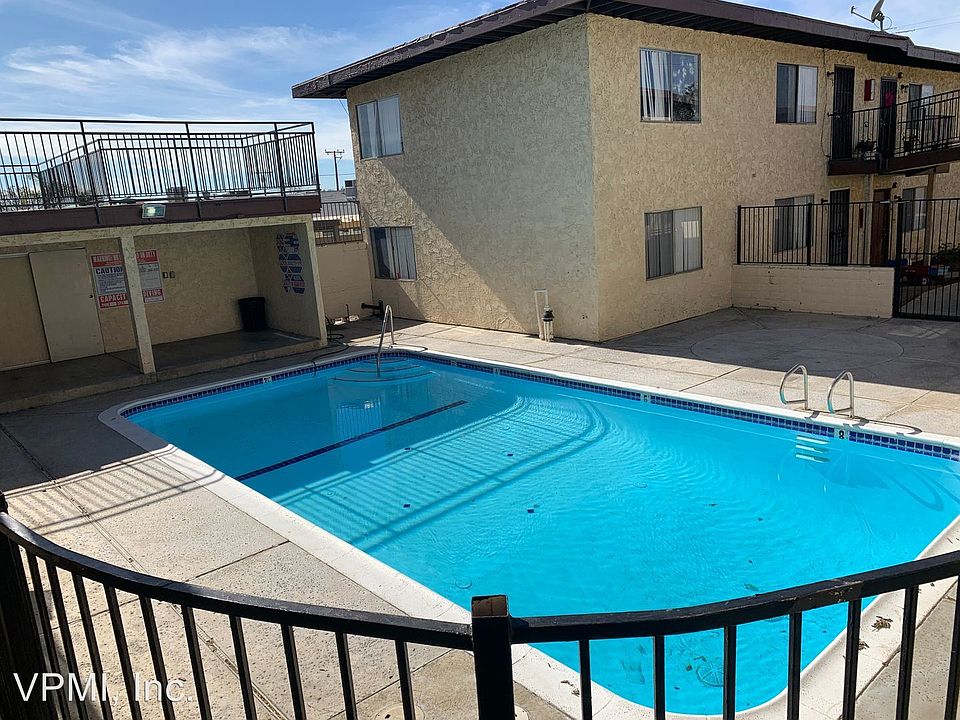 1st image of 145 E 44th St APT 208