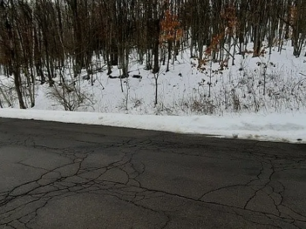 91-93 Skye Island Dr, Endicott, NY 13760