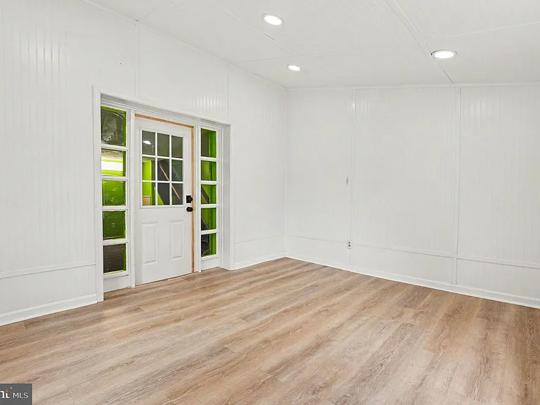 653 Franklin St — Photo 25