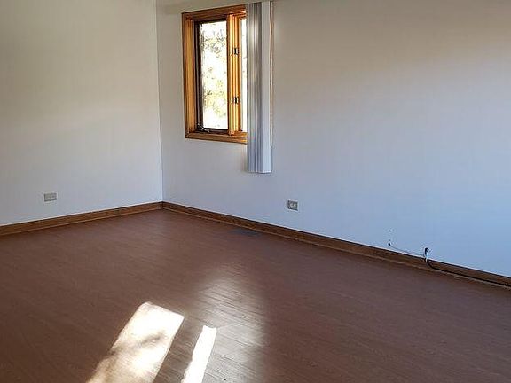 5th image of 5359 W Newport Ave #1
