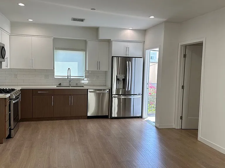 5226 Satsuma Ave — Photo 5