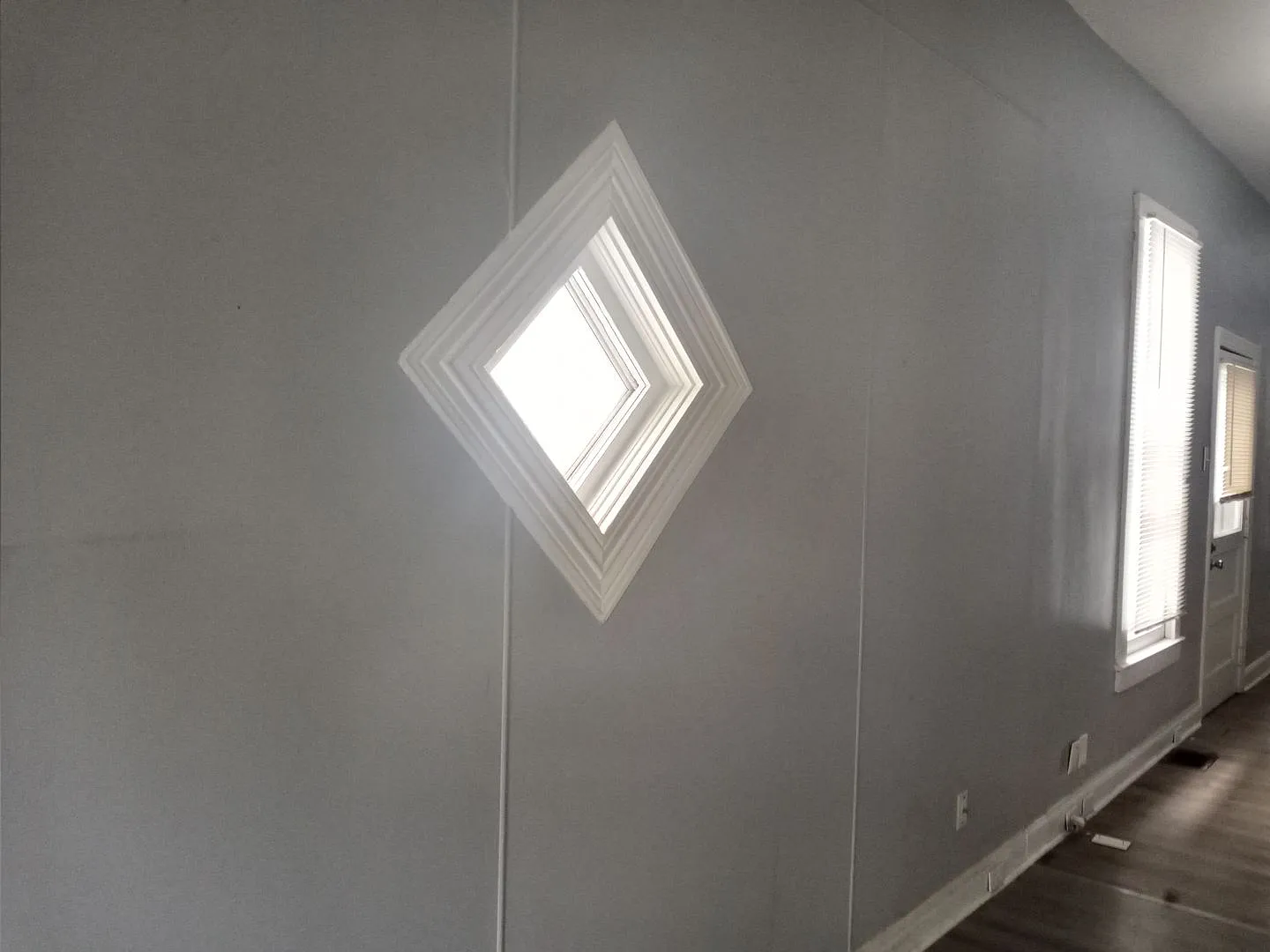2 Bedroom Bungalow! Leasing Special Move In By 9/1/2026 And October Rent Is Free! — Photo 3