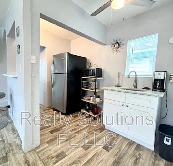 418 Daytona St — Photo 7