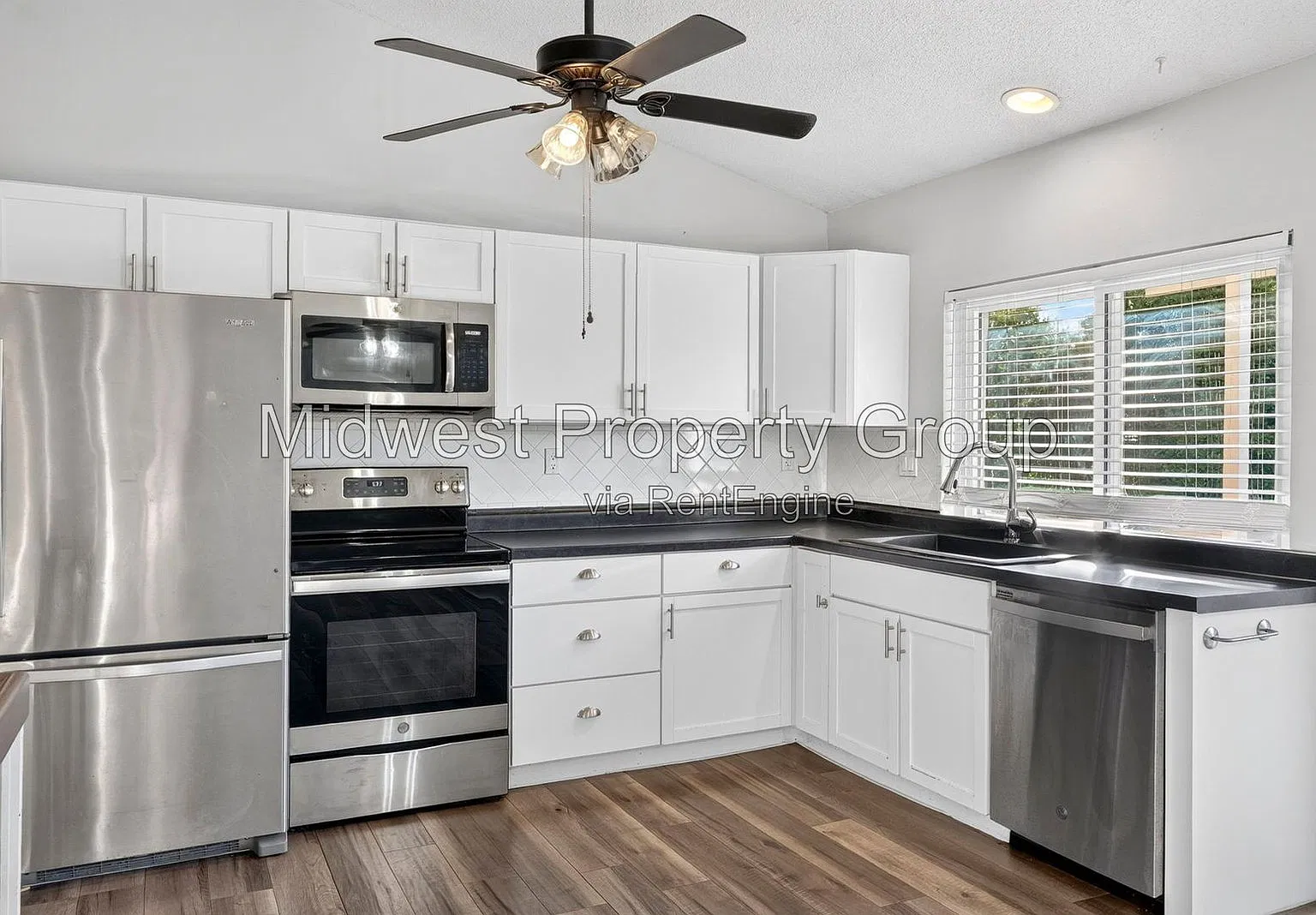 5 bed, 3.0 bath, 1985 sqft, $2,695 — Photo 3