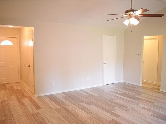 5th image of 1313 Greenway Dr