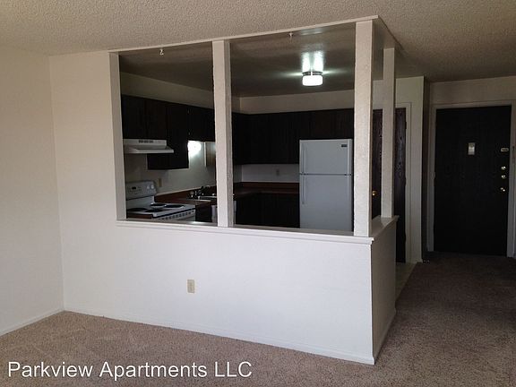 3rd image of 4400 Parkview Dr APT 305