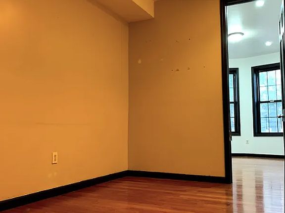 3rd image of 244 Hull St Unit 3R