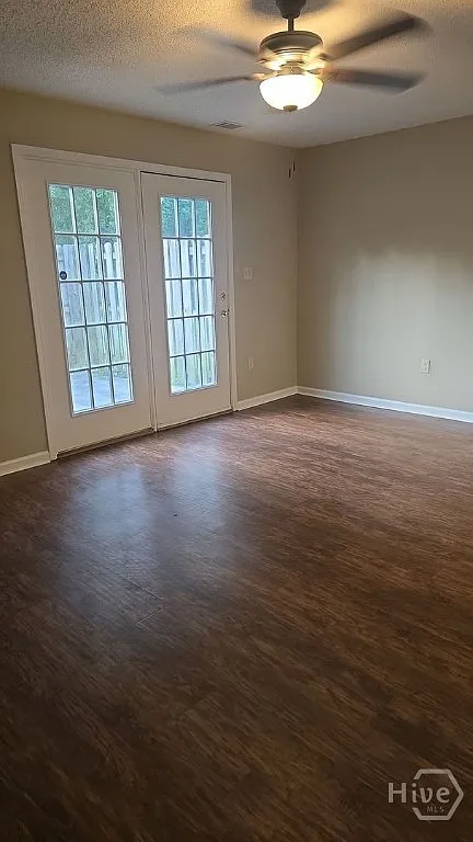 2 bed, 1.5 bath, 1240 sqft, $1,500 — Photo 3