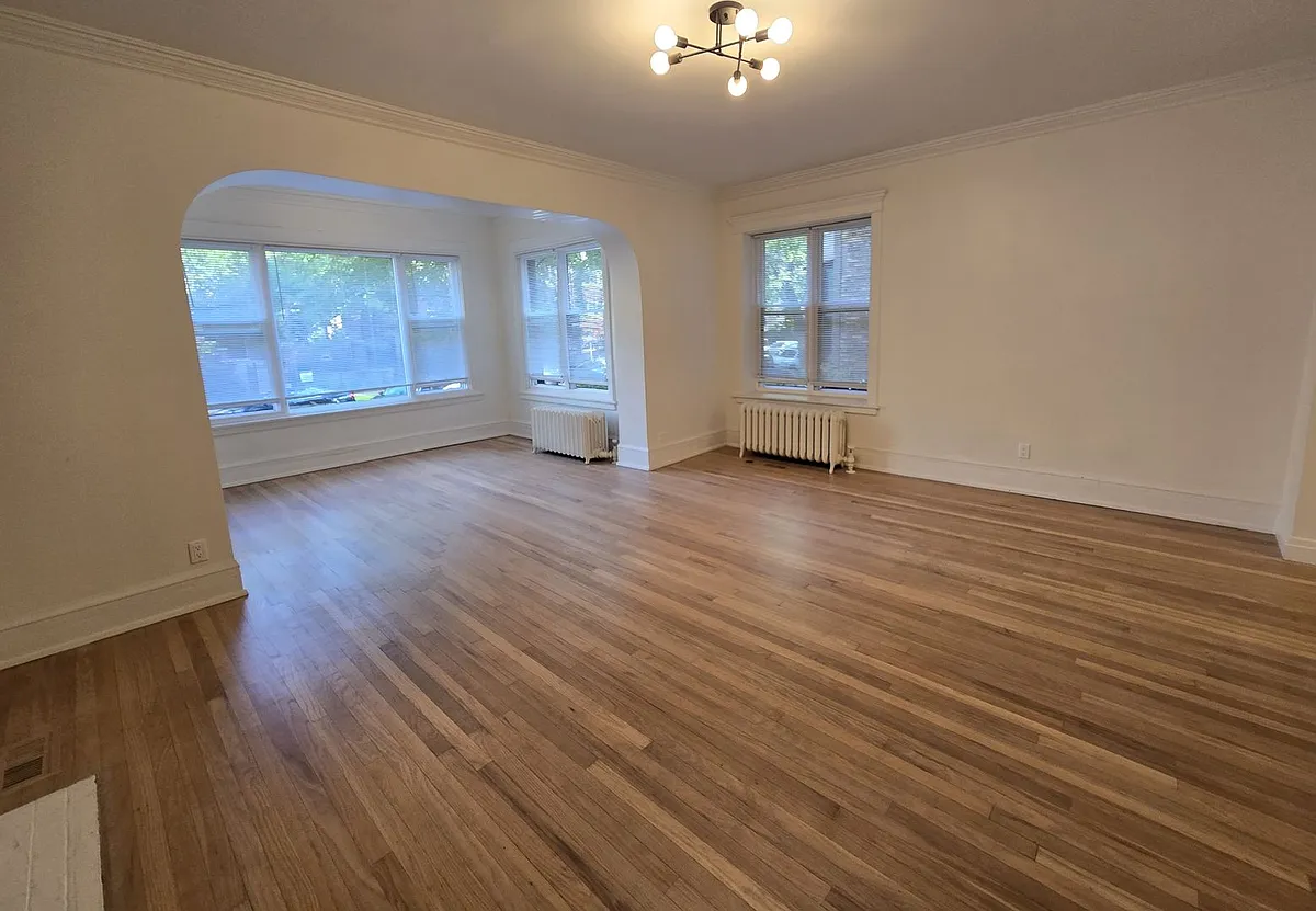 Building Photo - 1233 W North Shore Ave #3