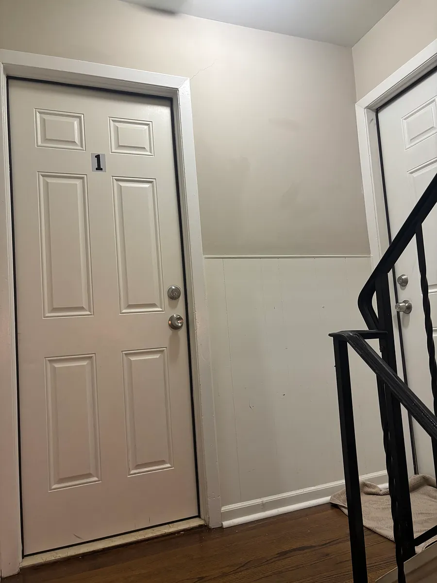 Entrance door - 221 Sussex St