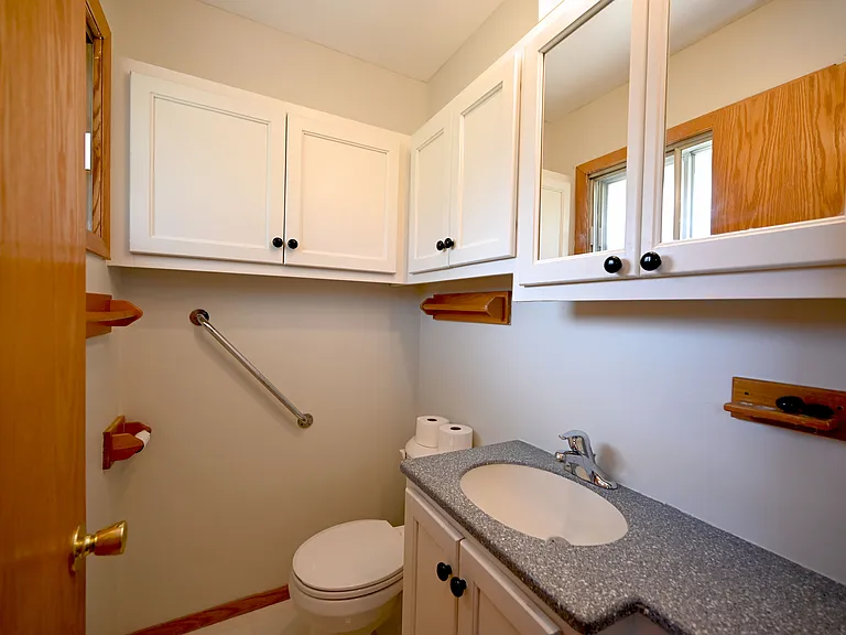 409 Linwood Ave — Photo 14