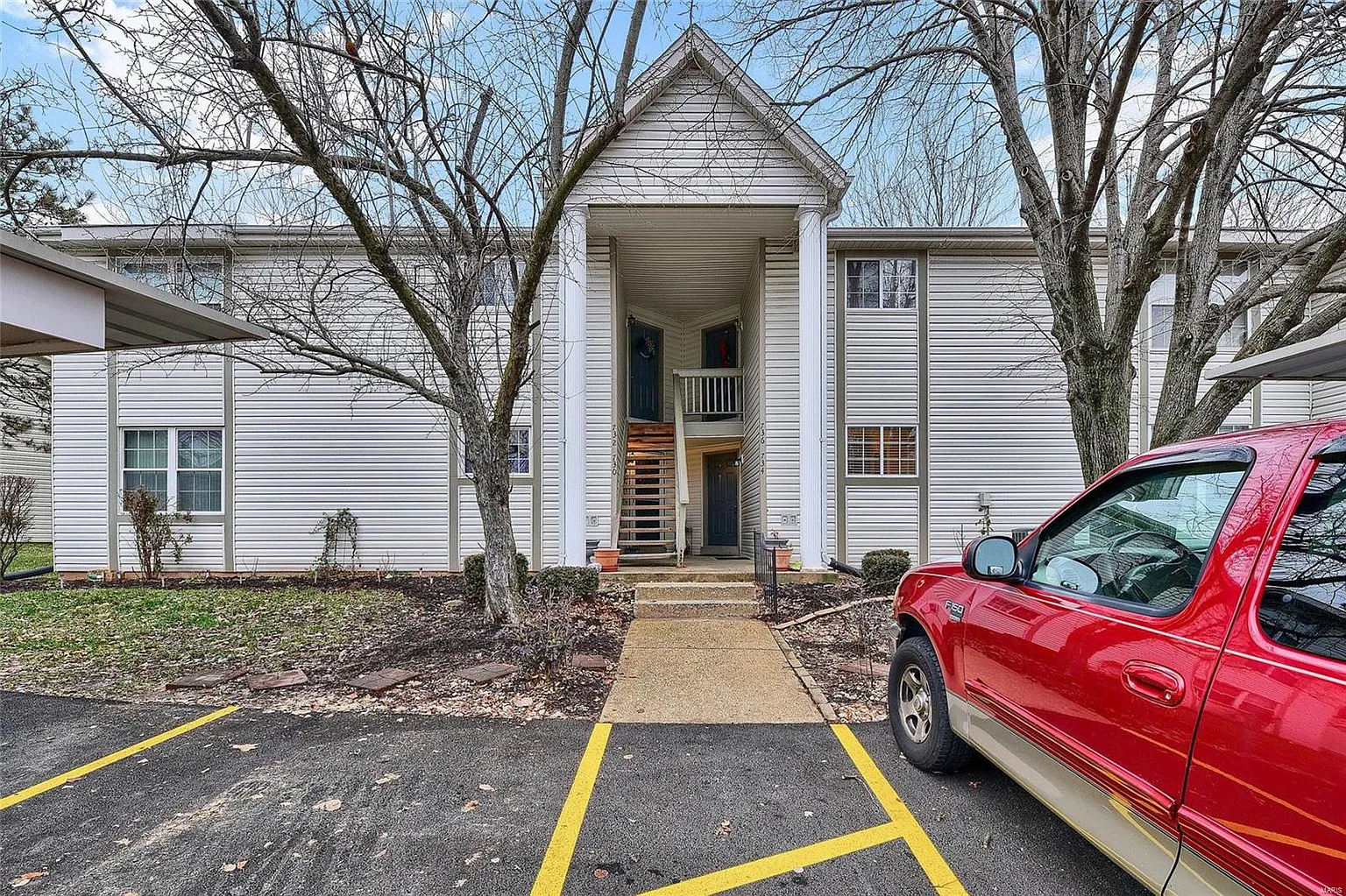 734 Sugar Glen Dr photo 1