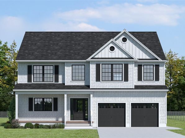 104 Schoolhouse Road, East Islip, NY 11730