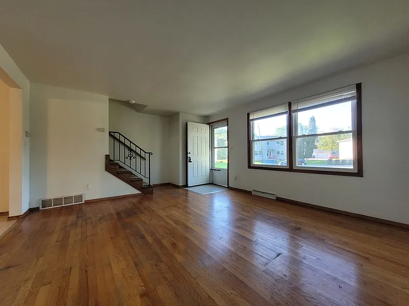 3 bed, 1.5 bath, $1,399 — Photo 3