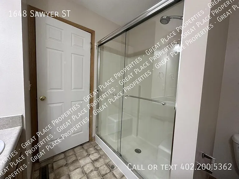 1648 Sawyer St — Photo 16