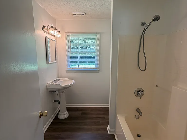 1796 Hickory St SE — Photo 10