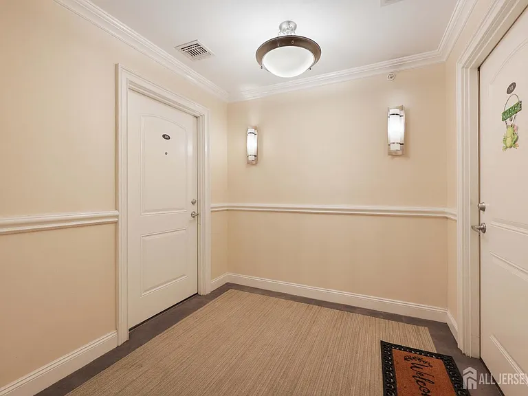 1400 Saint George Ave #303 — Photo 7