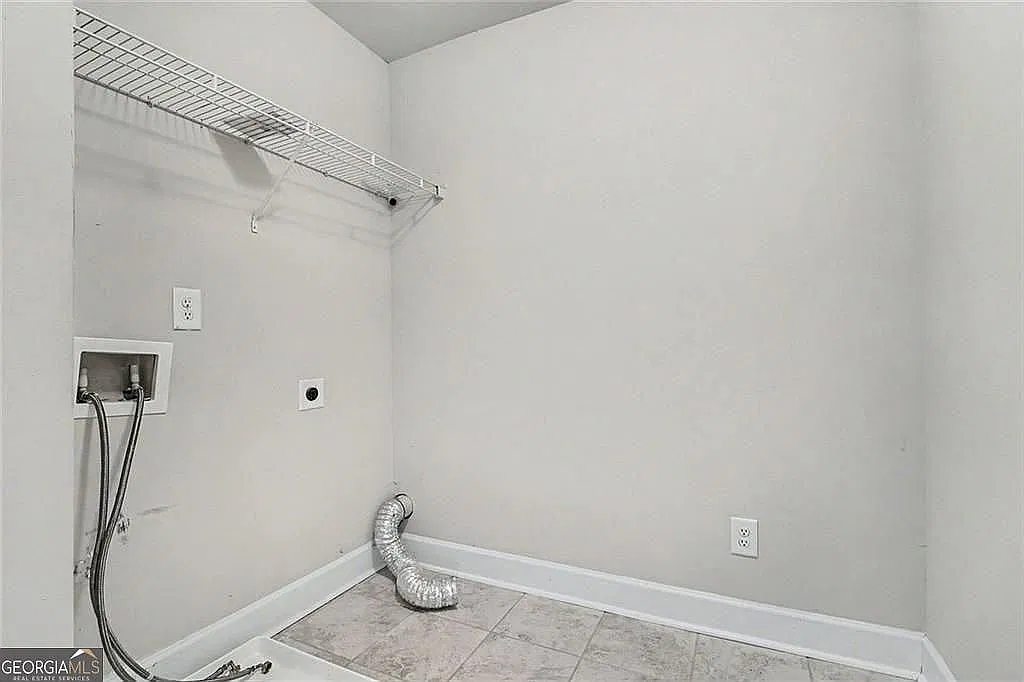 3 bed, 1860 sqft, $2,300 — Photo 2