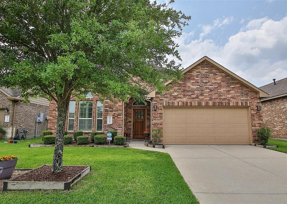 A cut above the rest! This home has it all. Never flooded. Craftsman front door, keyless garage entry, window shutters, dedicated office or 4th bedroom, granite counter tops, under-mount lighting, exciting master bath, upgraded ceiling fans and bathr
