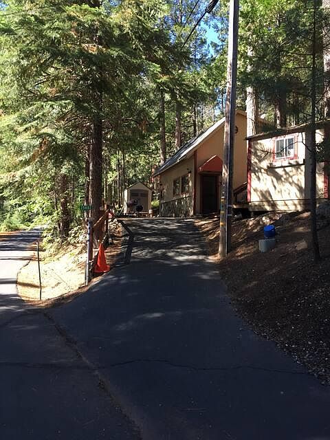 shows how close the driveway is to the road and that the driveway is uphill and narrow.