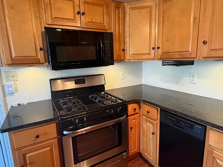 430 River Dr #2 — Photo 5