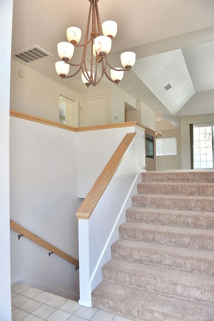 Port Royale three bedroom three bath yard gardener — Photo 3
