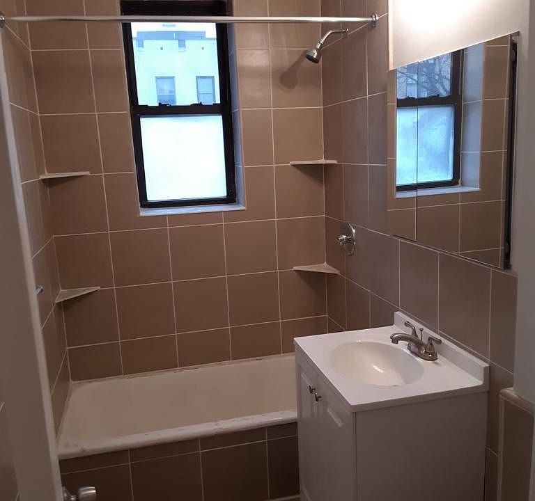 1st image of 2415 28th St APT 3A